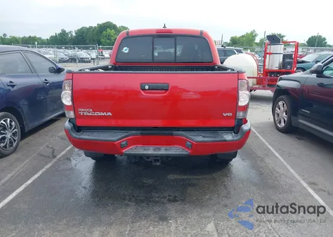 2015 Toyota Tacoma Base V6 z USA, uszkodzony, nr VIN 3TMLU4EN3FM197975